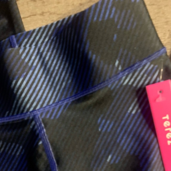 Terez Tall Band Camo Print Leggings. - Picture 8 of 9